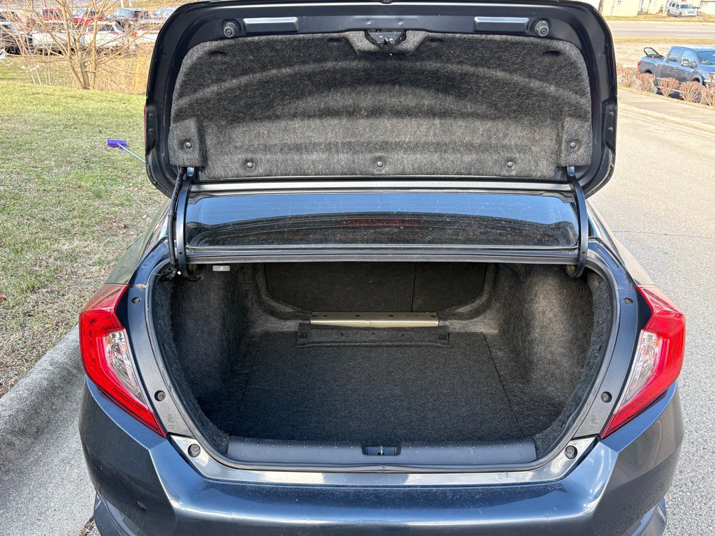 2018 Honda Civic Image 18