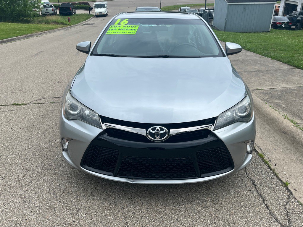 2016 Toyota Camry Image 1