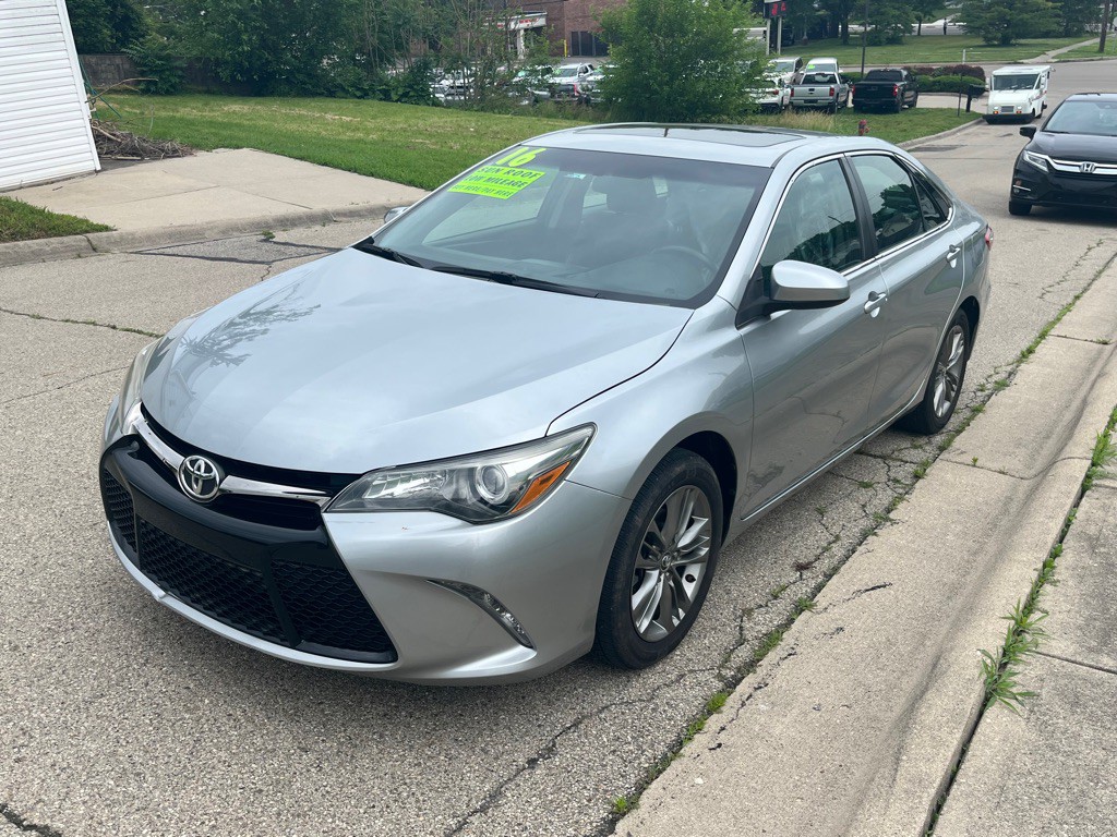 2016 Toyota Camry Image 2