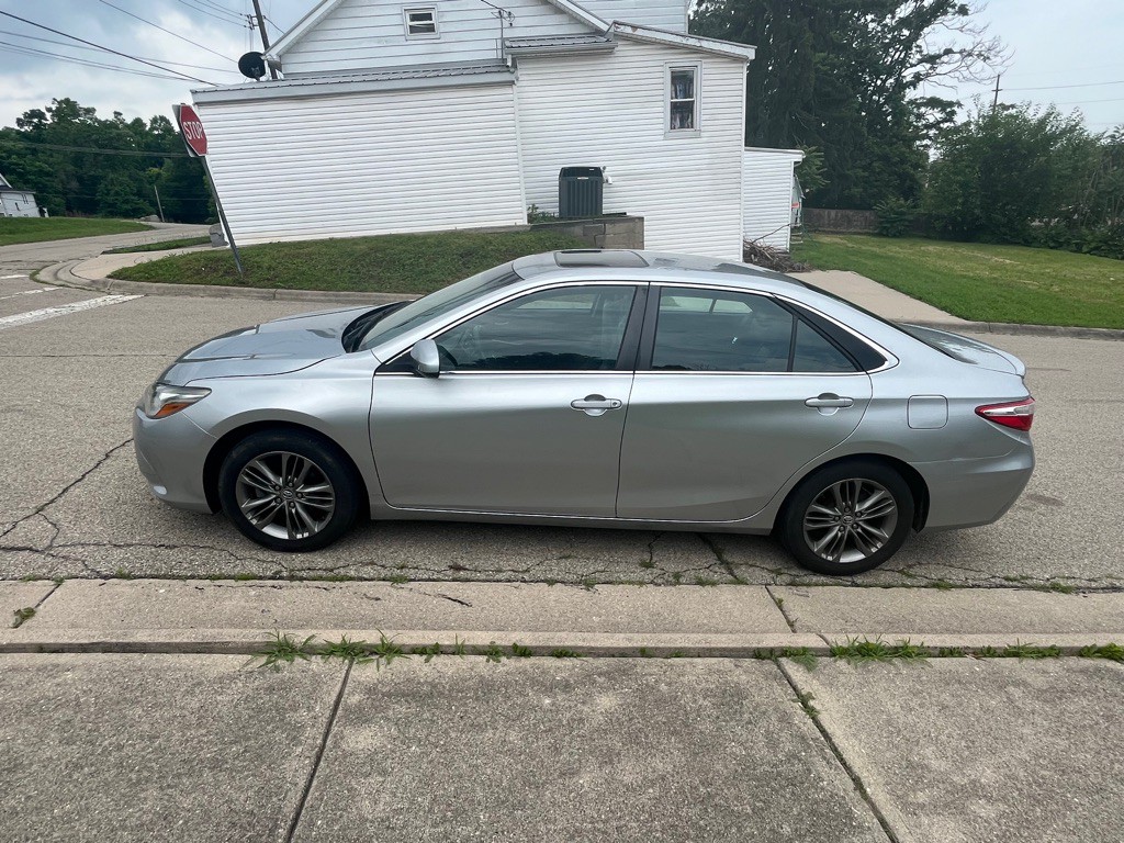 2016 Toyota Camry Image 3