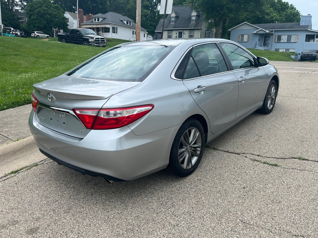 2016 Toyota Camry Image 6
