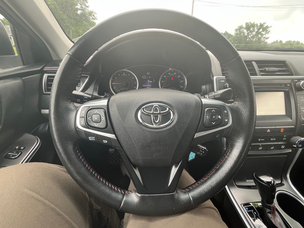 2016 Toyota Camry Image 16