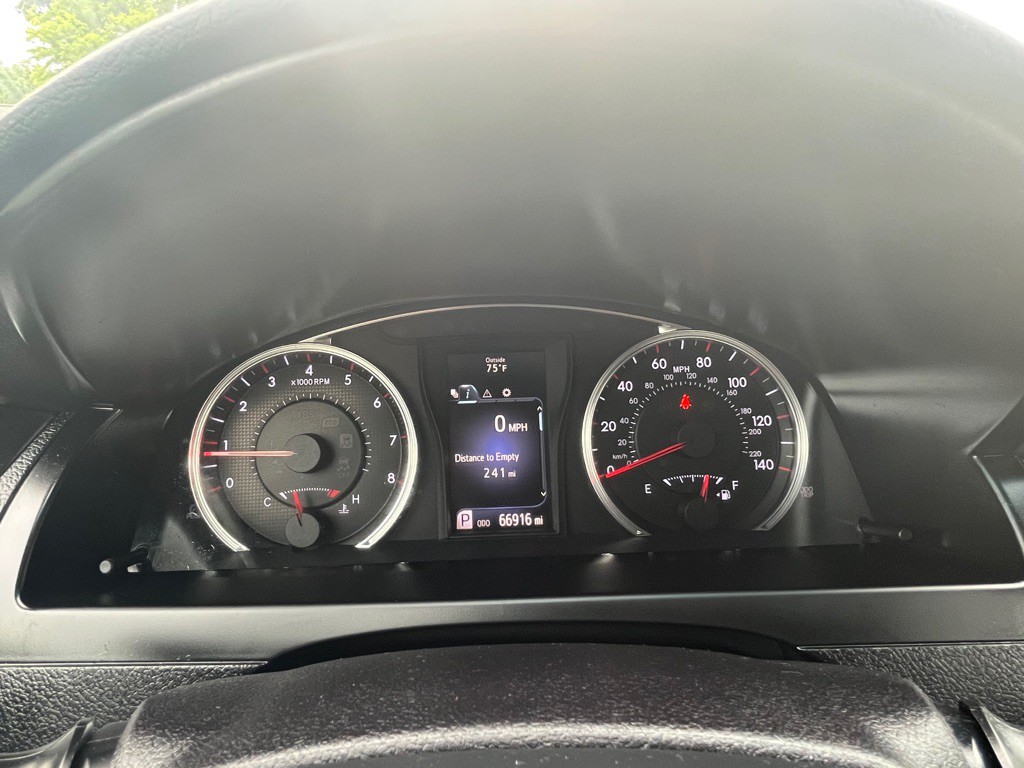 2016 Toyota Camry Image 17