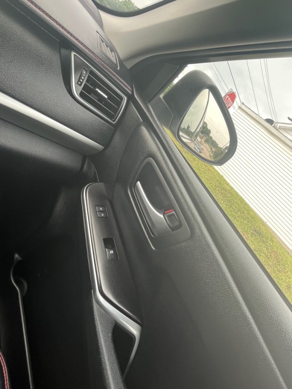 2016 Toyota Camry Image 18