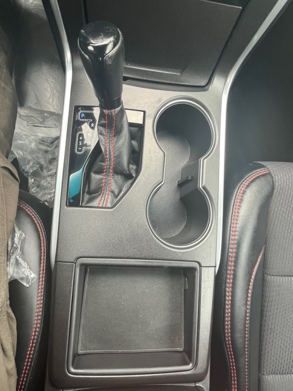 2016 Toyota Camry Image 19