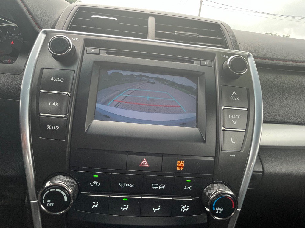 2016 Toyota Camry Image 20
