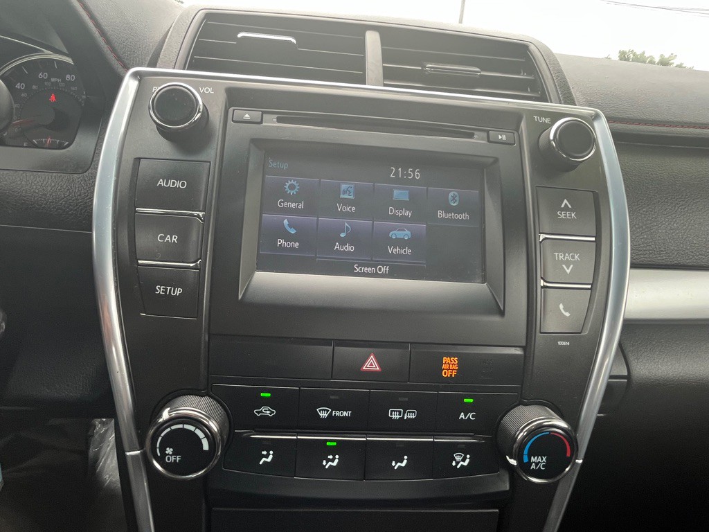 2016 Toyota Camry Image 21