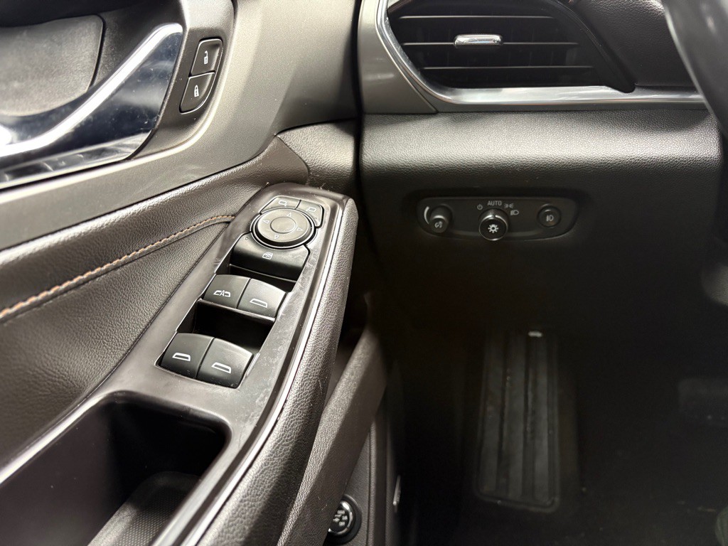 2018 Chevrolet Traverse Image 11