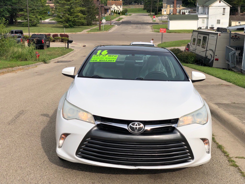 2016 Toyota Camry Image 1