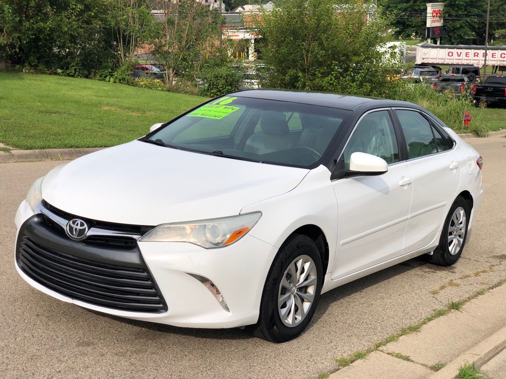 2016 Toyota Camry Image 2
