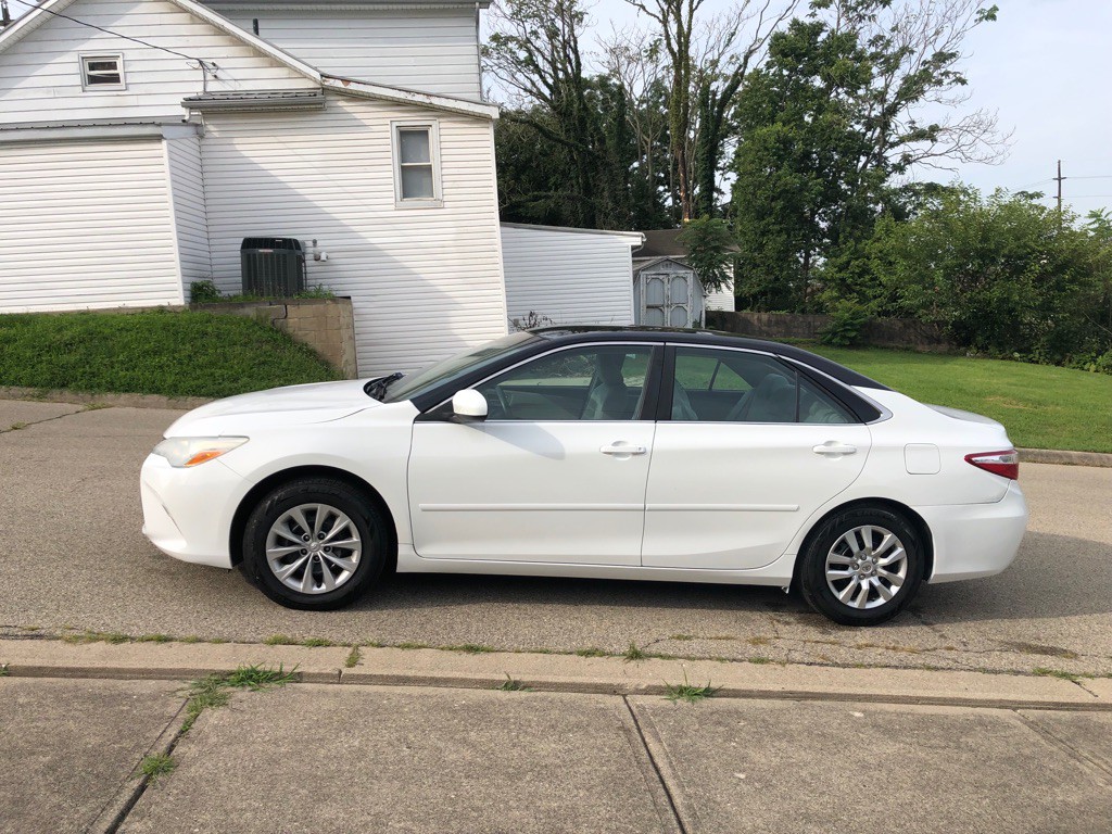 2016 Toyota Camry Image 3
