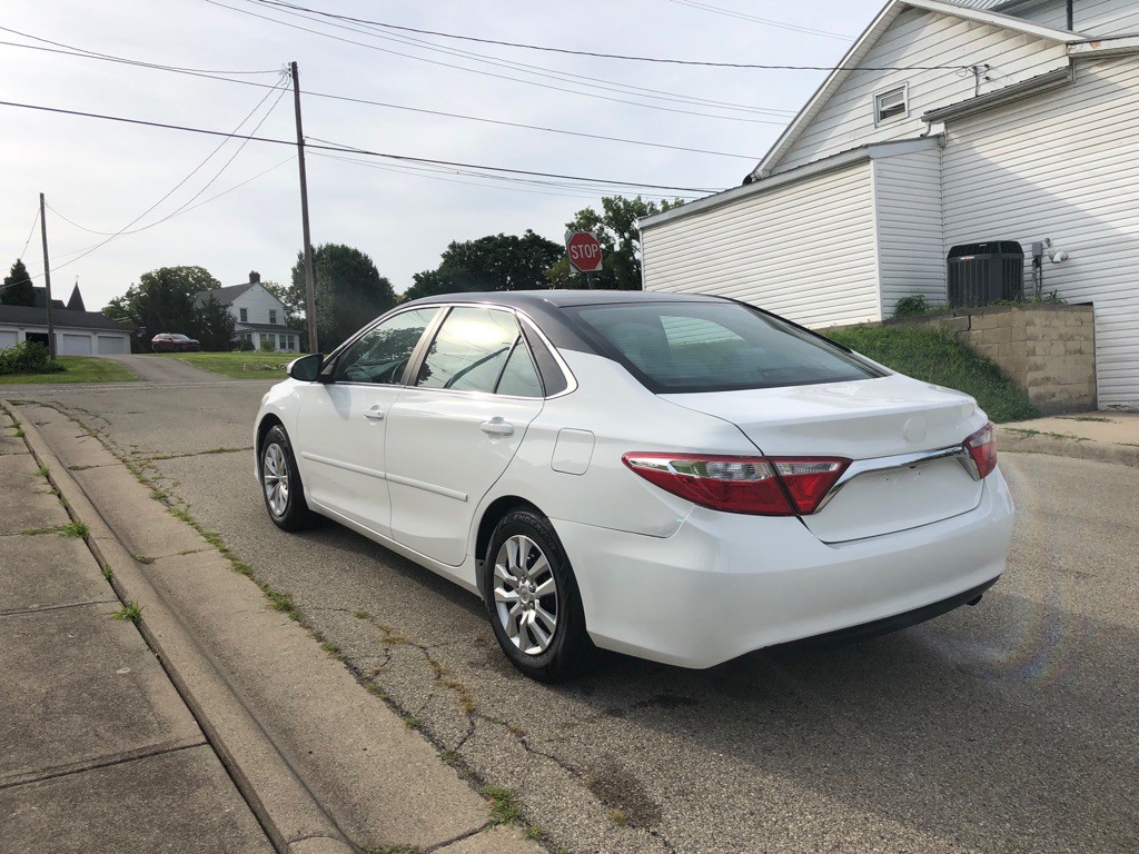 2016 Toyota Camry Image 4