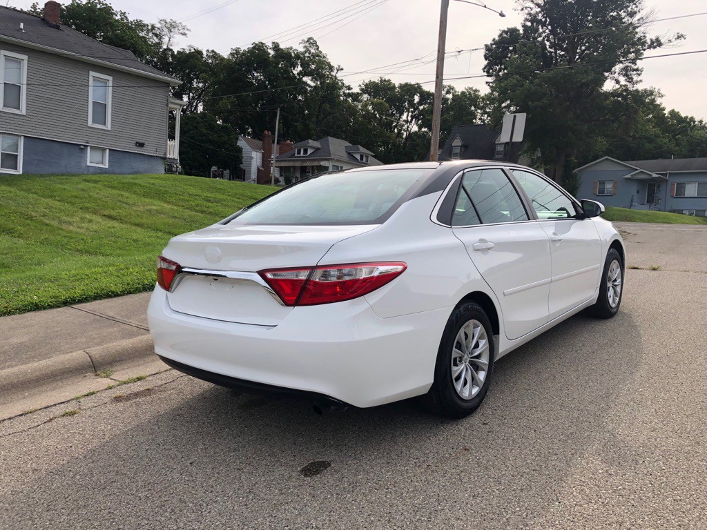 2016 Toyota Camry Image 6