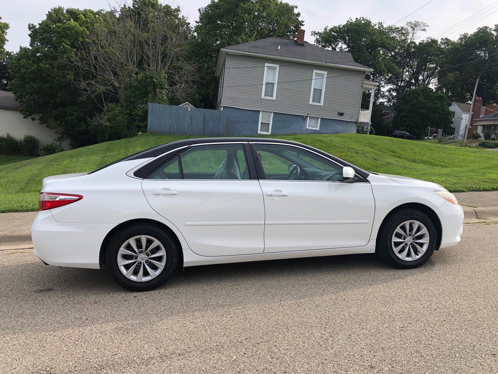2016 Toyota Camry Image 7