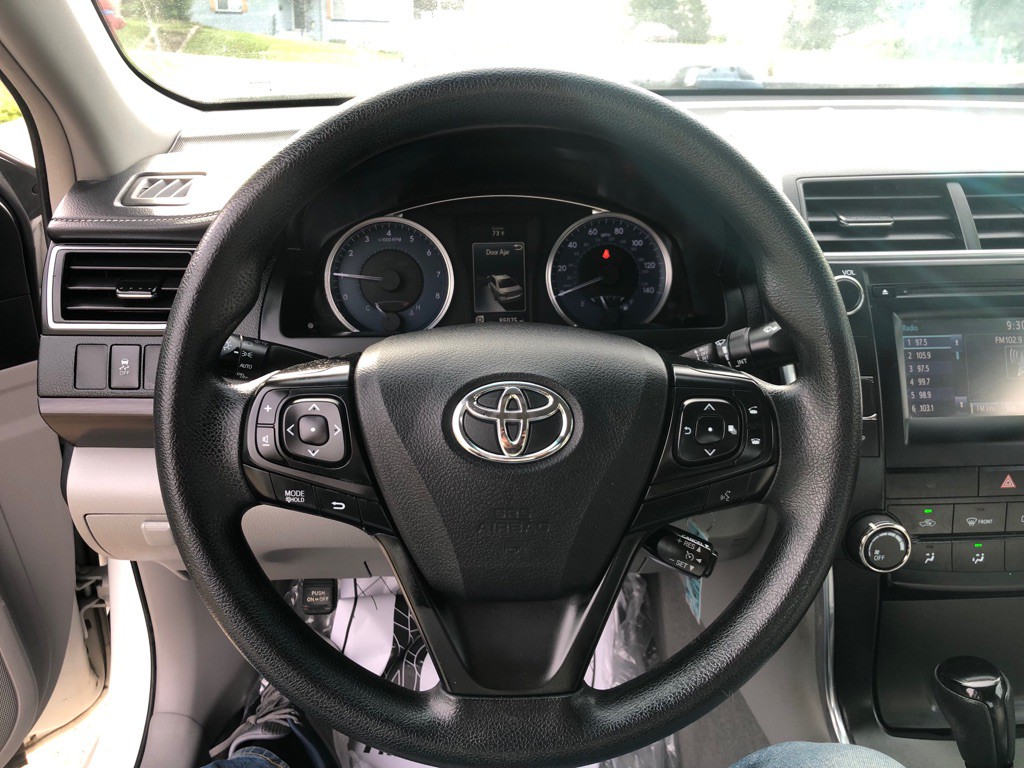 2016 Toyota Camry Image 12