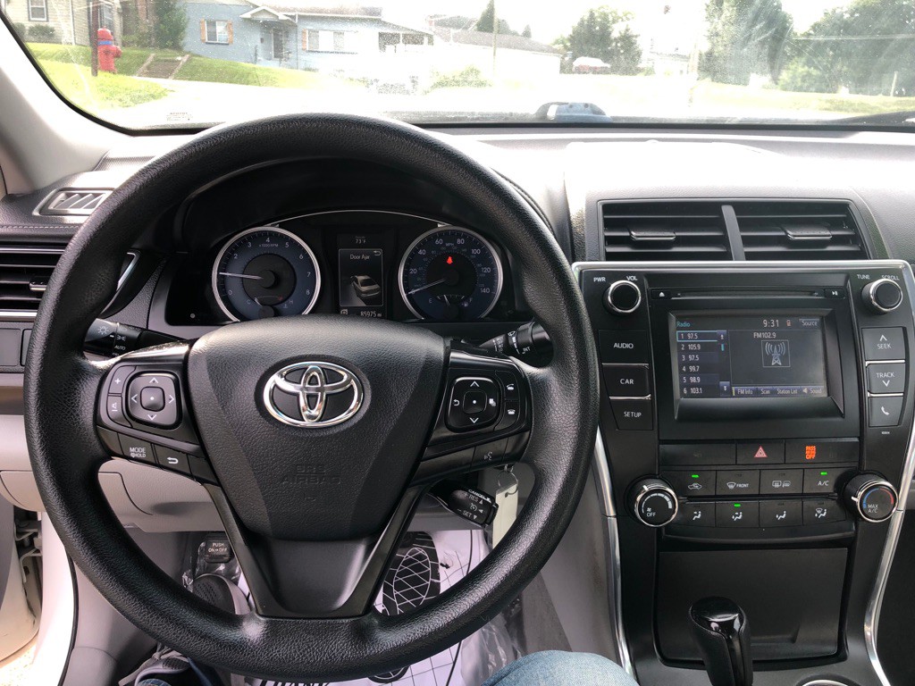 2016 Toyota Camry Image 13