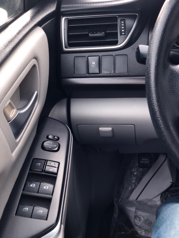 2016 Toyota Camry Image 17