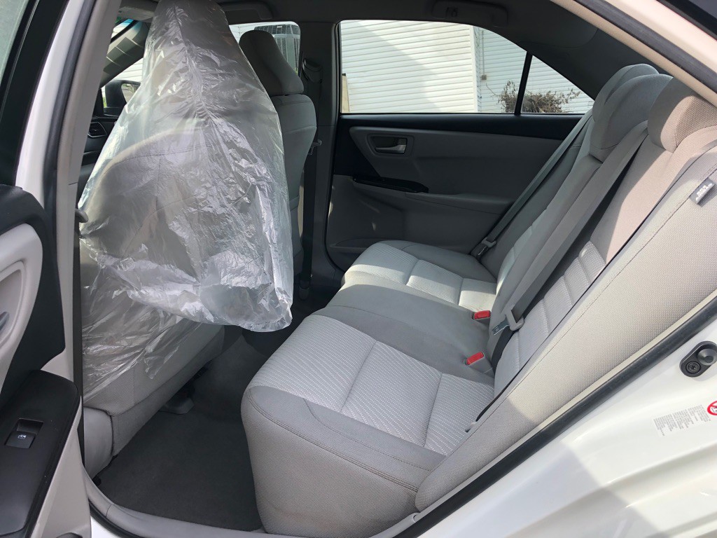 2016 Toyota Camry Image 19