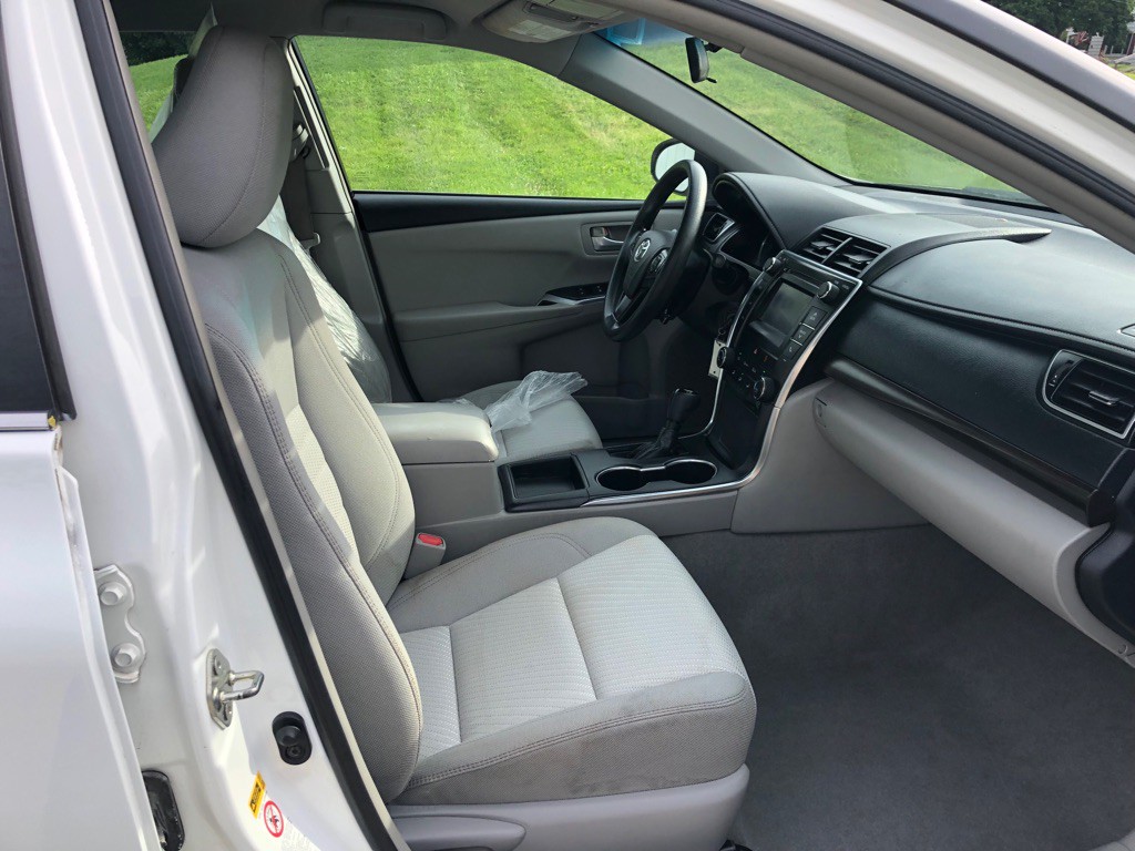 2016 Toyota Camry Image 21
