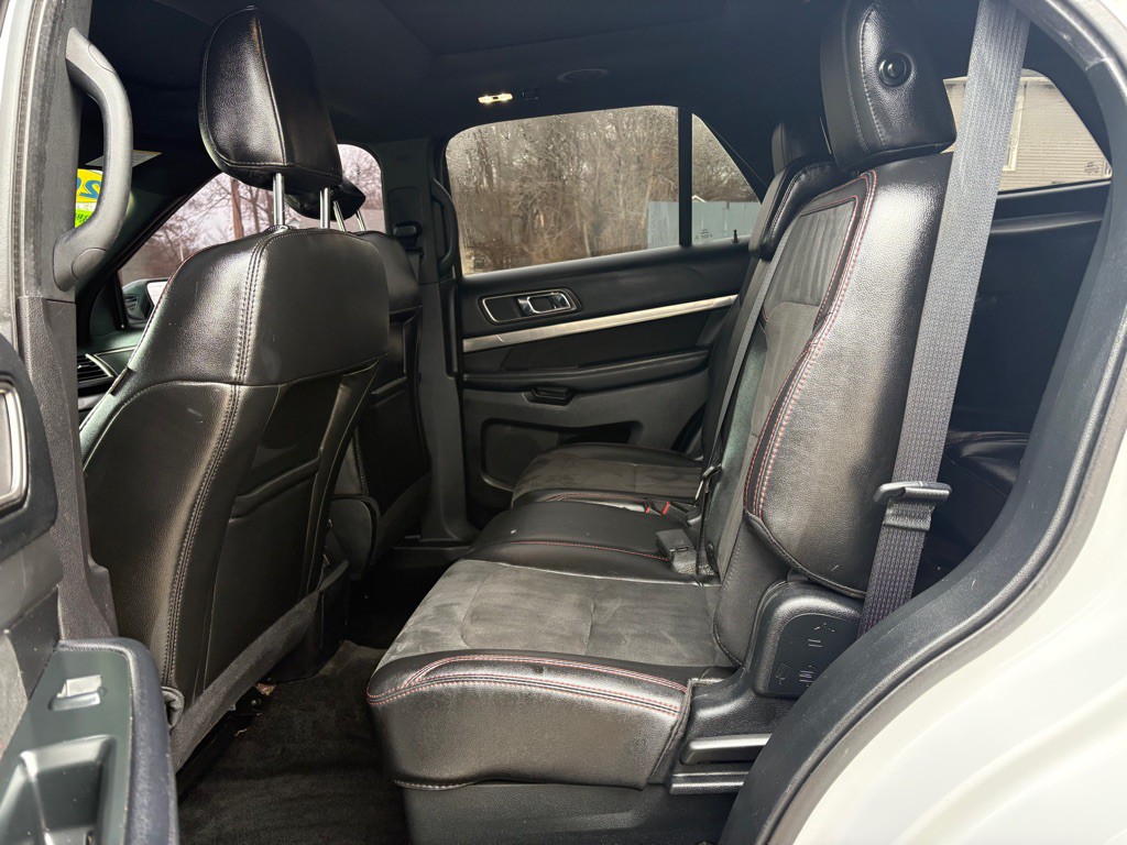 2018 Ford Explorer Image 16