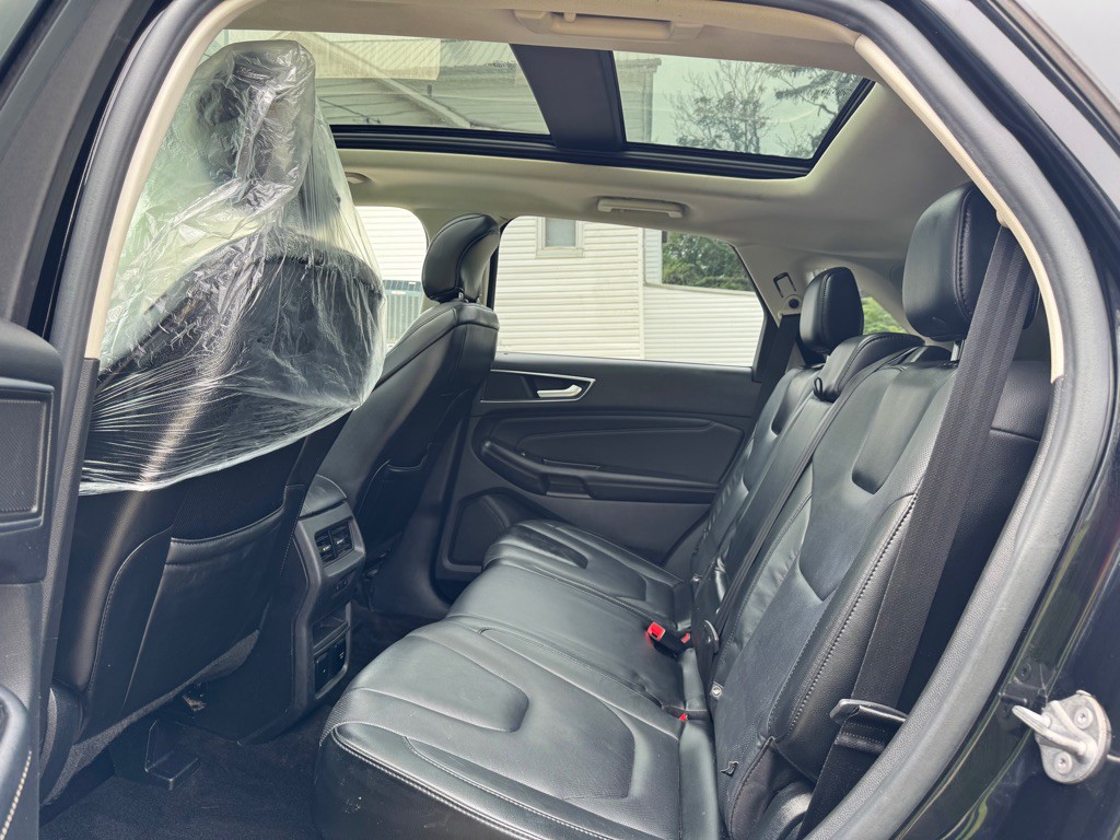 2016 Ford Edge Image 17