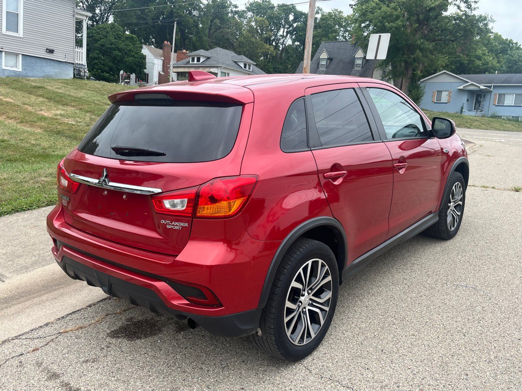 2018 Mitsubishi Outlander Image 6