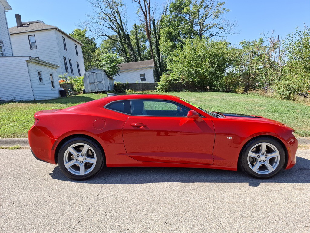 2017 Chevrolet Camaro Image 2