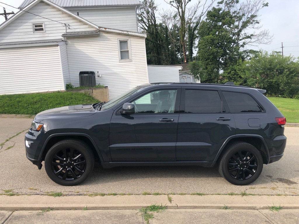 2017 Jeep Grand Cherokee Image 2