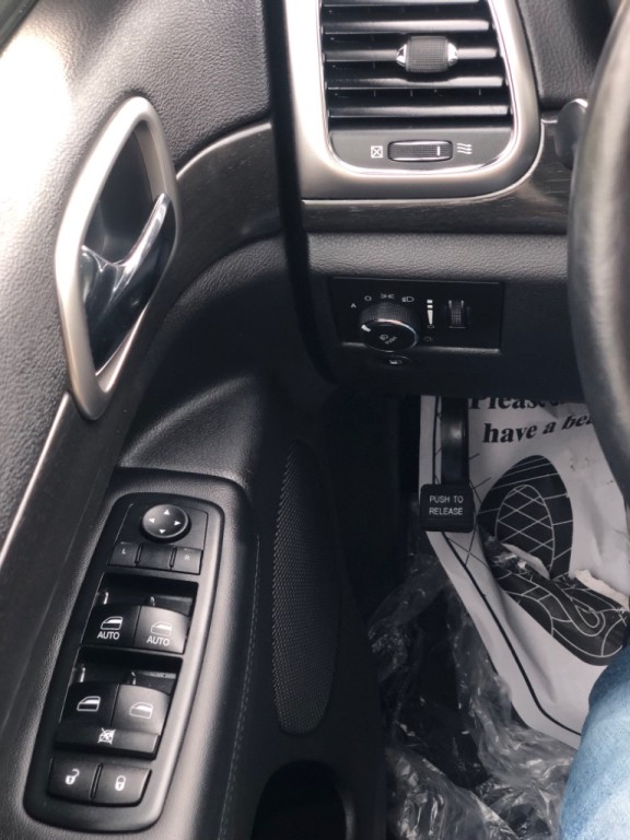 2017 Jeep Grand Cherokee Image 16