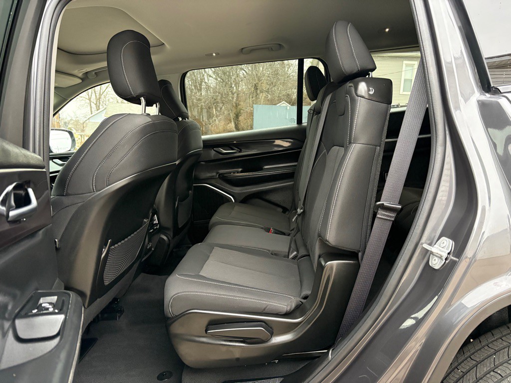 2022 Jeep Grand Cherokee Image 17