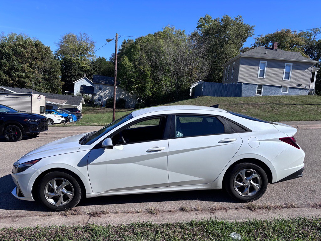 2021 Hyundai Elantra Image 3