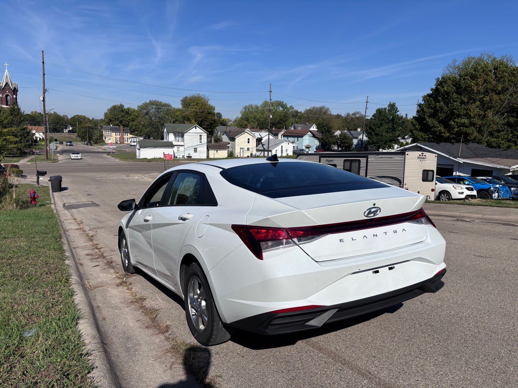 2021 Hyundai Elantra Image 4