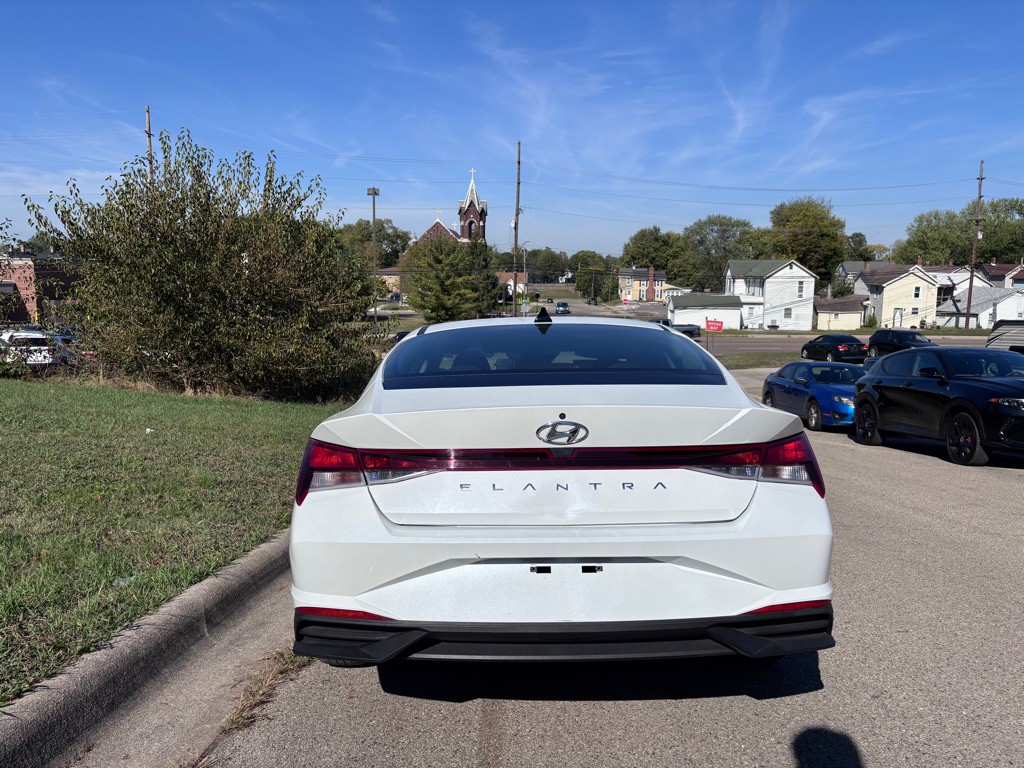 2021 Hyundai Elantra Image 5