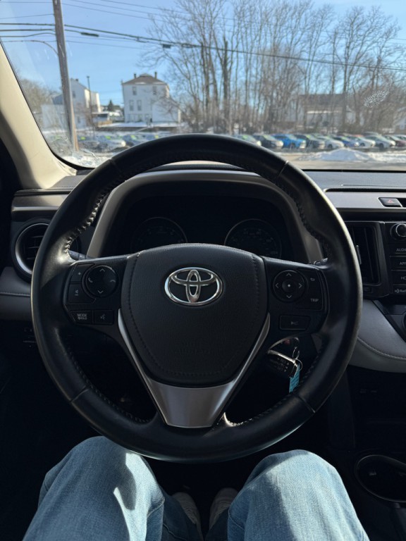 2017 Toyota Rav4 Image 9