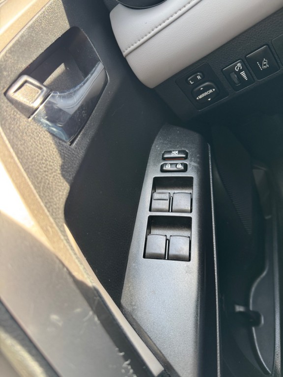 2017 Toyota Rav4 Image 12