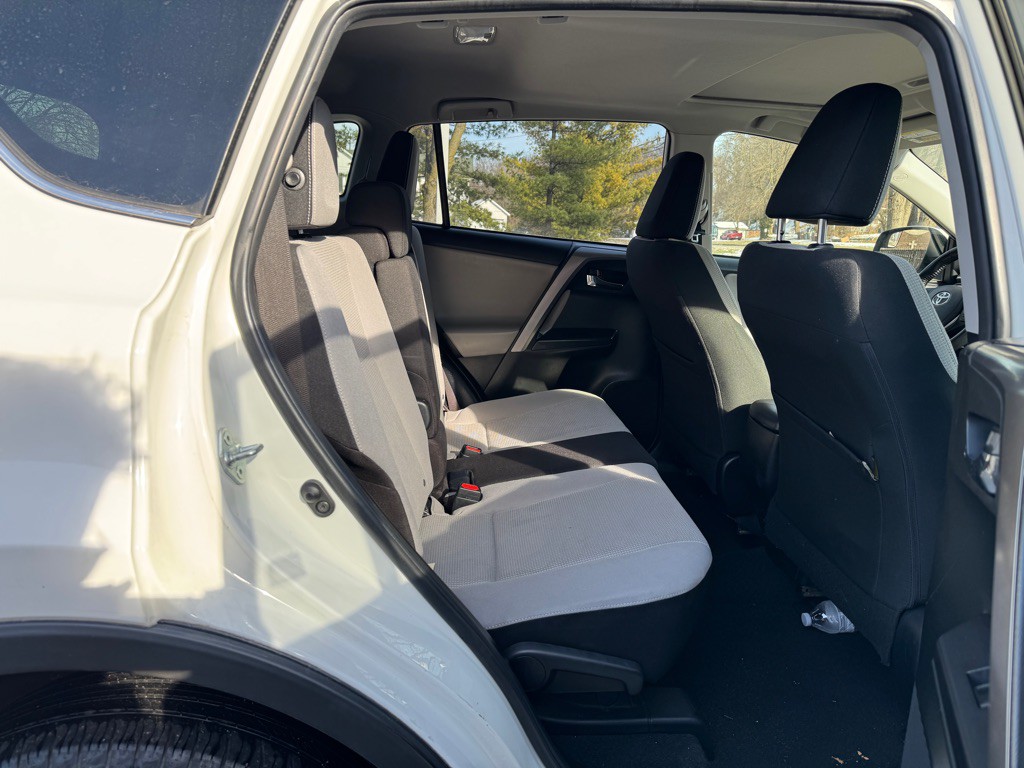 2017 Toyota Rav4 Image 16