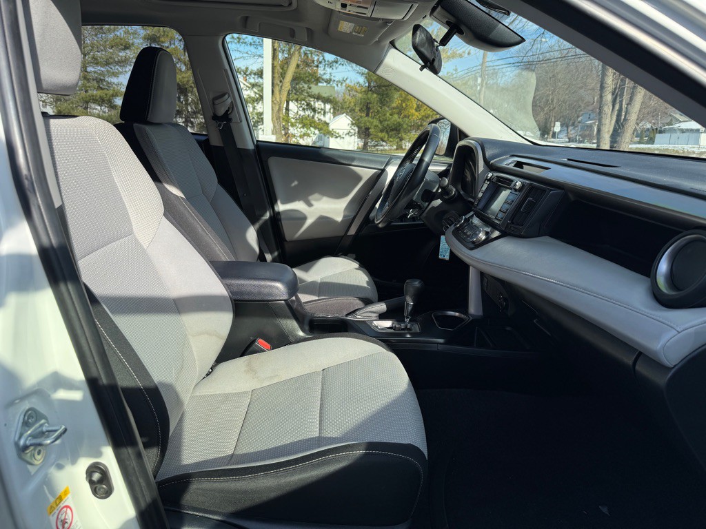 2017 Toyota Rav4 Image 17