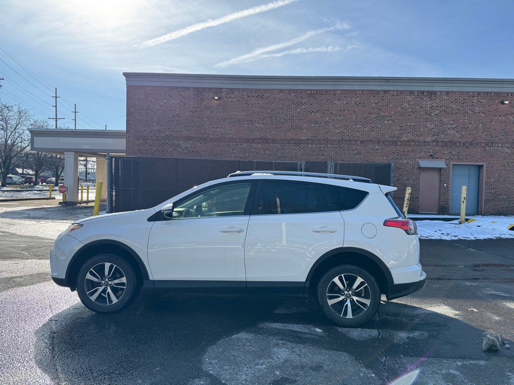 2017 Toyota Rav4 Image 4