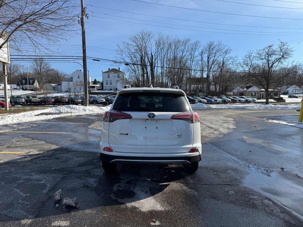2017 Toyota Rav4 Image 6