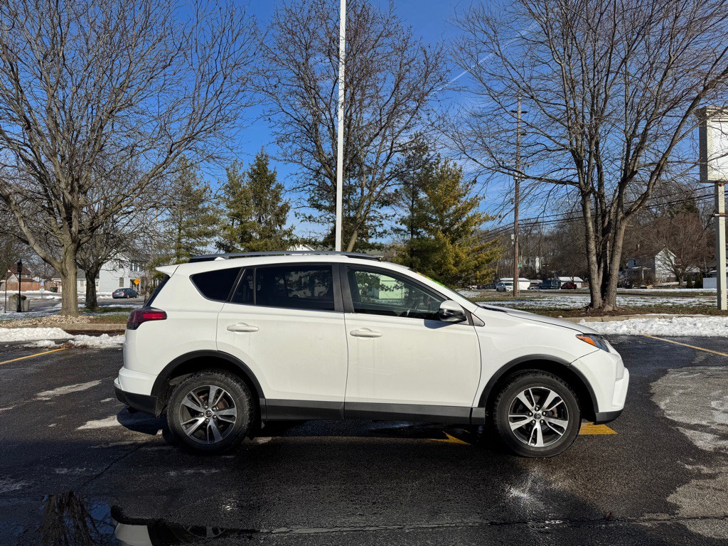 2017 Toyota Rav4 Image 8