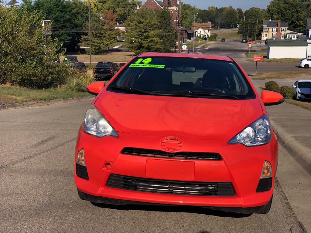 2014 Toyota Prius Image 2