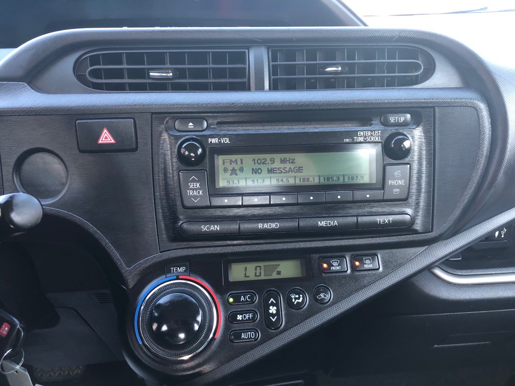 2014 Toyota Prius Image 12