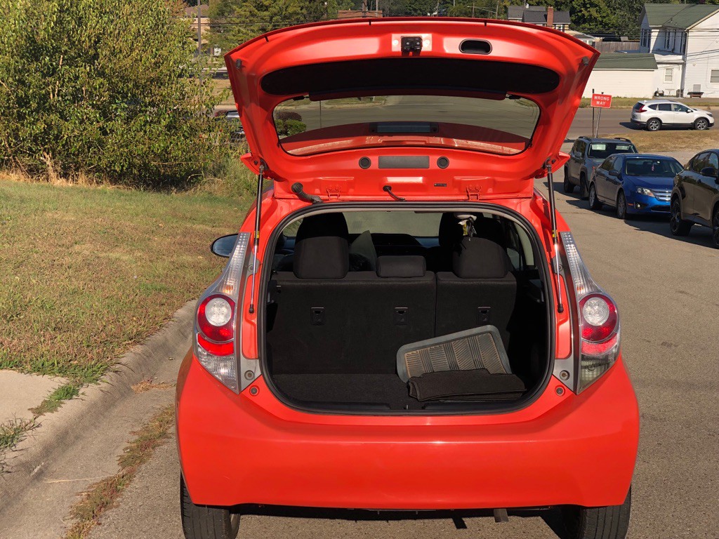 2014 Toyota Prius Image 17
