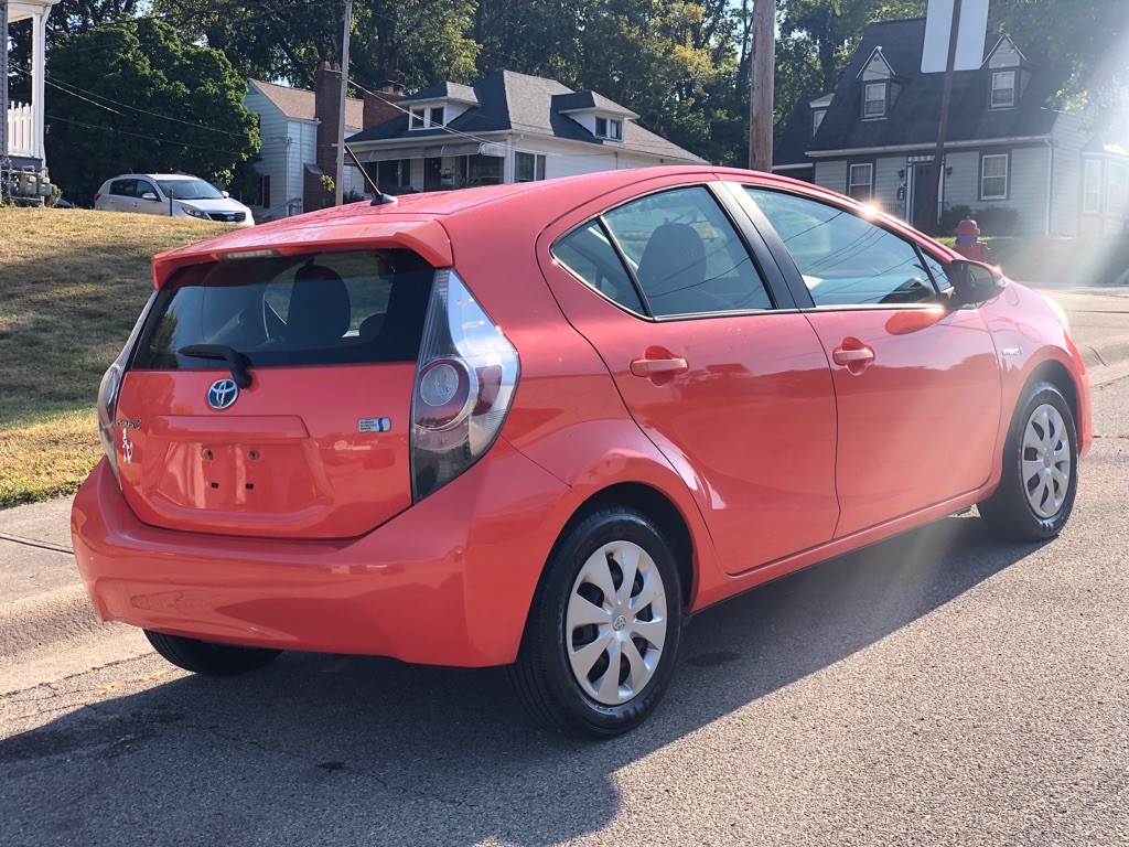 2014 Toyota Prius Image 4