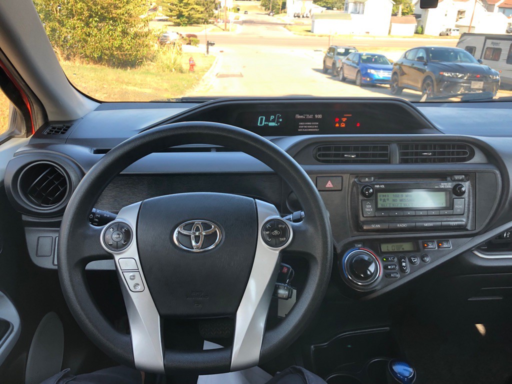 2014 Toyota Prius Image 8