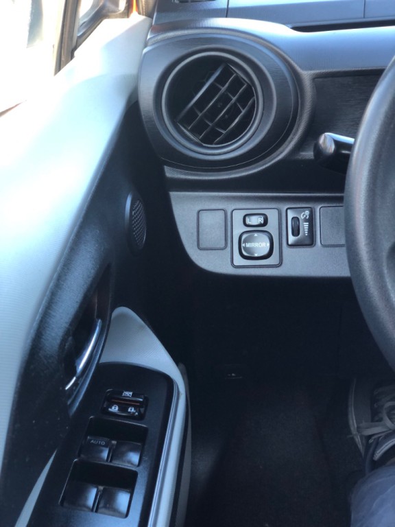 2014 Toyota Prius Image 11