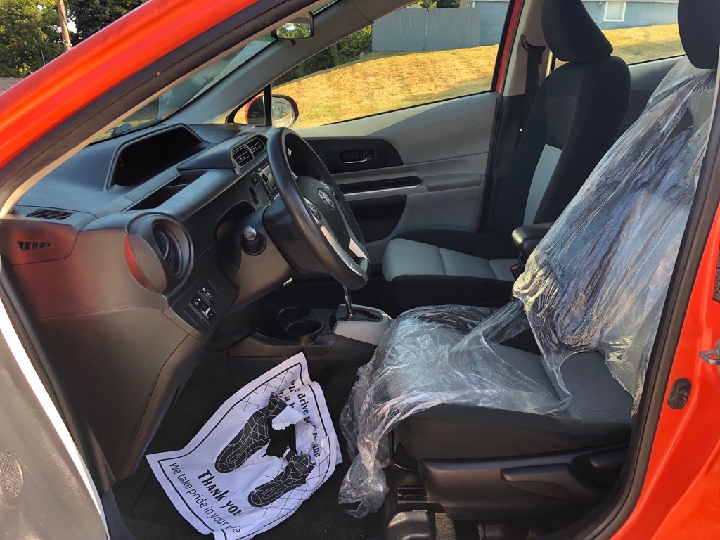 2014 Toyota Prius Image 12