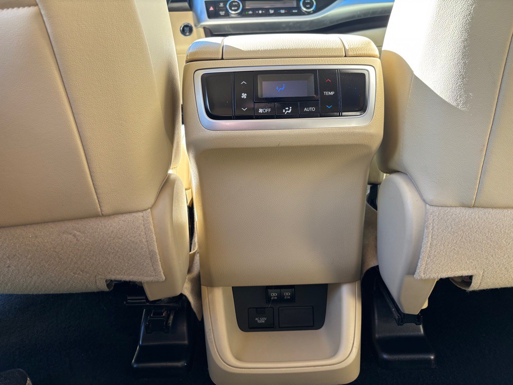 2019 Toyota Highlander Image 16