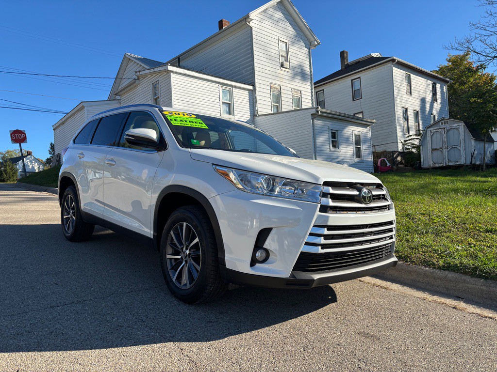 2019 Toyota Highlander Image 1
