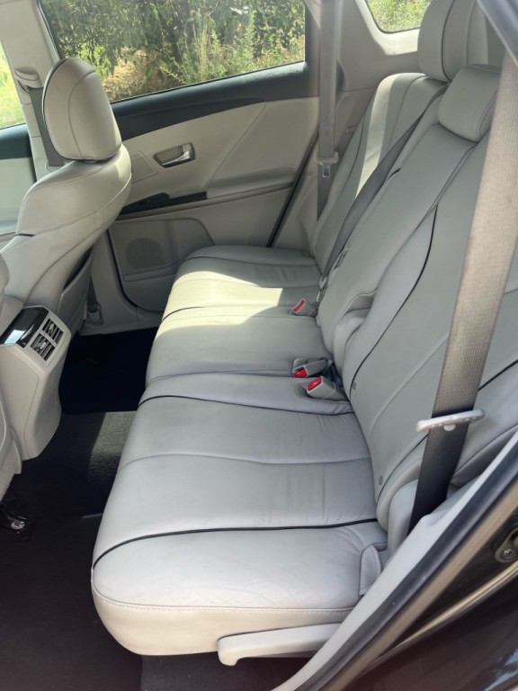 2014 Toyota Venza Image 17